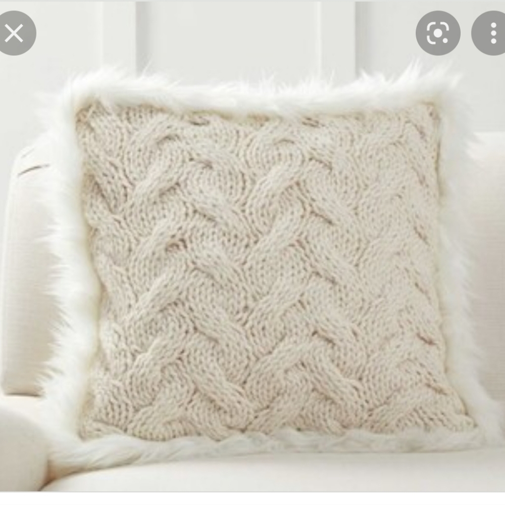 ❤️ POTTERY BARN Set of 2 Button Knit Fur Trim Pillow Covers ❤️ - Picture 4 of 15
